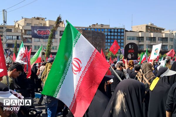 بدرقه‌ای به وسعت یک ملت؛ اشک، شکوه و تجدید عهد در آیین وداع با رهبر شهید انقلاب اسلامی