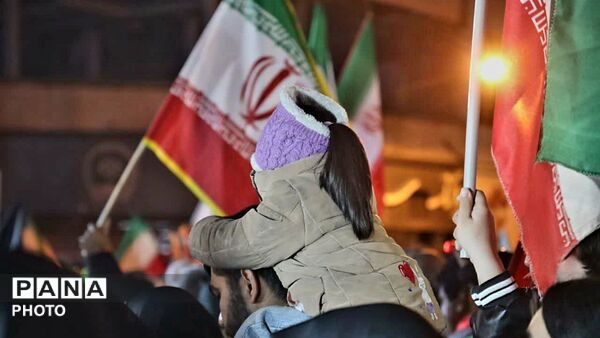 حضور خردسالان و نوجوانان در قیام سی‌وهشتم
