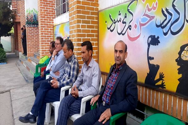 تقدیر از دانش‌آموزان برتر دبیرستان شاهد سردار شهید قاجاریان 