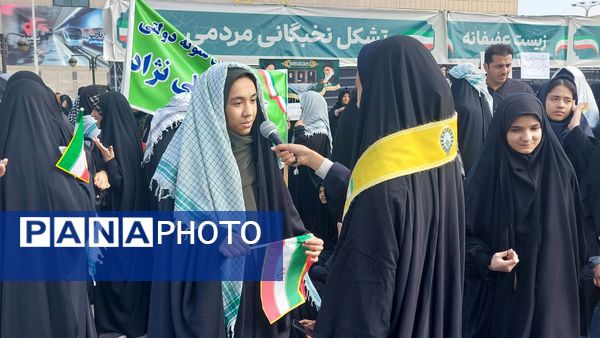 حضور پرشور دانش‌آموزان و اقشار مختلف مردم مشهد در راهپیمایی یوم‌الله ۱۳ آبان