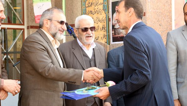آیین نواختن زنگ سپاس معلم به مناسبت گرامیداشت مقام معلم در دبیرستان حکمت ناحیه 2 اراک