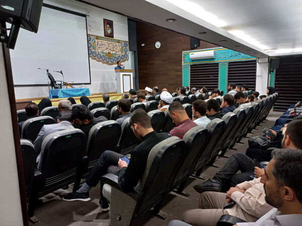 آیین افتتاح زمین چمن مدرسه بهار نور معرفت در قم