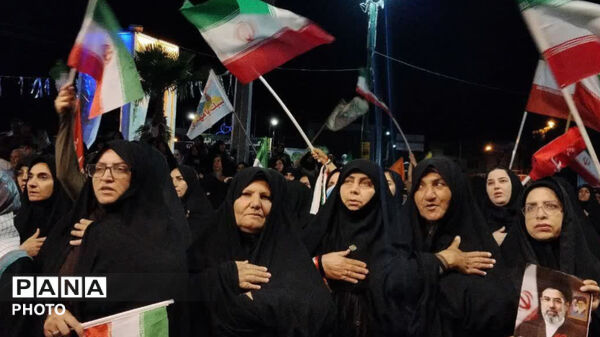 نود و هفت شب حضور حماسی و با شکوه مردم کوهدشت، در میدان امام خمینی(ره)
