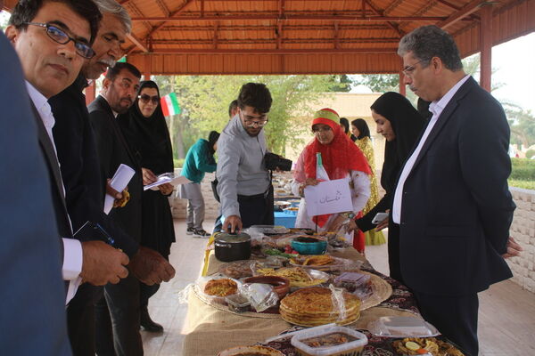 جشنواره غذا و صنایع دستی در اردوی تمشک دختران استان بوشهر