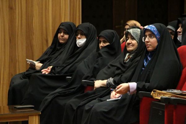 کارگاه نبرد رسانه‌ها؛ مشارکت فعالان رسانه‌ای و دانش‌آموزان یزدی در جنگ آگاهی