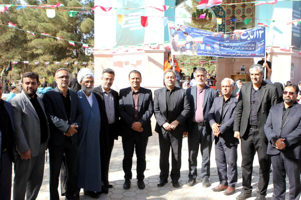مجتمع مدارس سما کاشان ۱۳ آبان را با یاد شهدا و نام زهرا(س) گرامی داشت