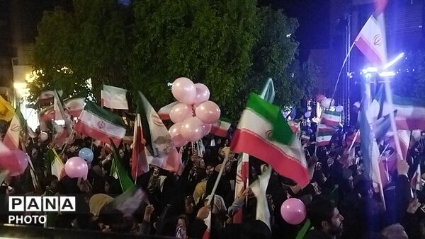 دختران نیشابوری در صف اول تجمعات-۳