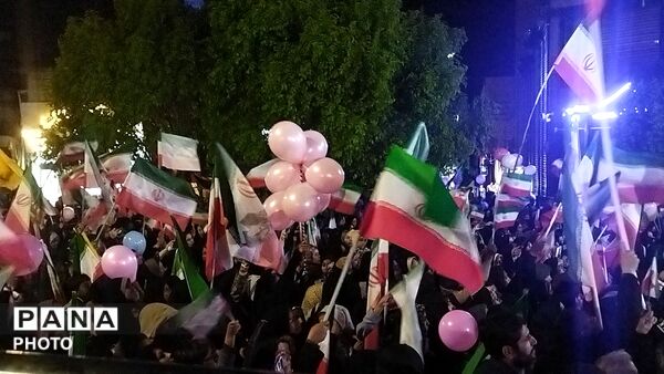 دختران نیشابوری در صف اول تجمعات-۳