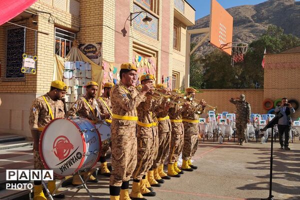 آغاز سال تحصیلی با یاد شهدا در دبیرستان فاطمیه زرقان