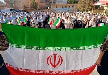 جشن ایرانمون دهه فجر در دبستان دخترانه فاطمه زهرا (س)