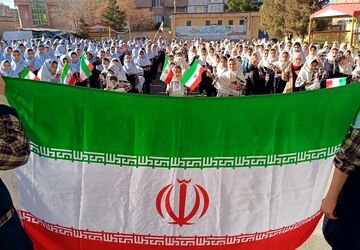 جشن ایرانمون دهه فجر در دبستان دخترانه فاطمه زهرا (س)