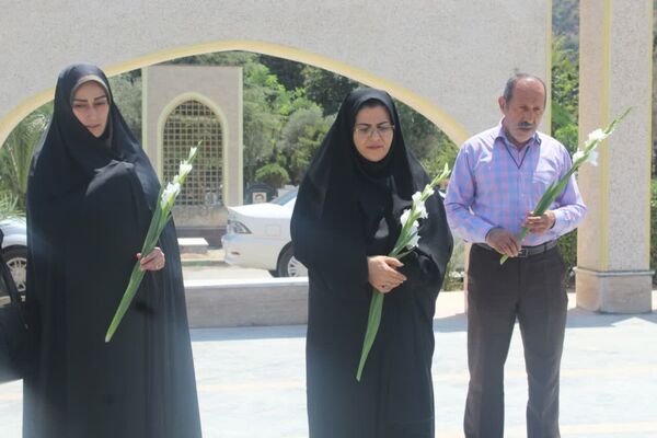تجدید میثاق مدیر آموزش و پرورش گلوگاه با شهدا و دیدار با امام جمعه شهرستان 