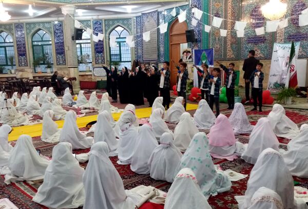 دانش‌آموزان بویین‌زهرایی در جشن روزه‌اولی‌ها از خدای خود تشکر کردند