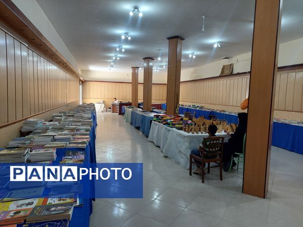 نمایشگاه کتاب وصنایع دستی در کاشمر