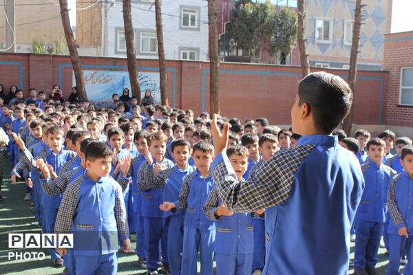 جشن ولادت حضرت زینب(س) و روز پرستار در دبستان شهید حسین غفاری