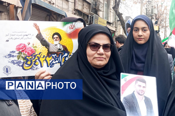 حضور پرشور مردم کرمانشاه در راهپیمایی ۲۲ بهمن