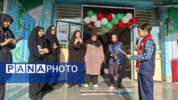 آیین نواختن زنگ پژوهش در دبستان پسرانه صدف ناحیه ۶