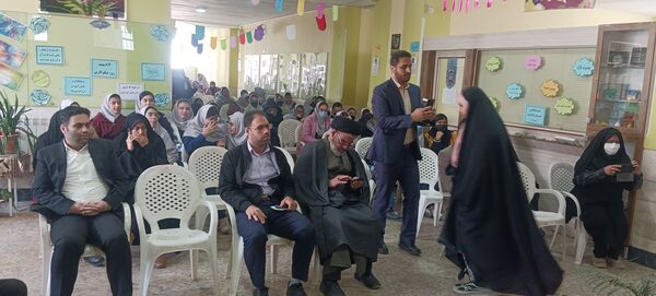 نواختن زنگ احسان و نیکوکاری در دبیرستان دوره اول دخترانه خدادای شهرستان نطنز 