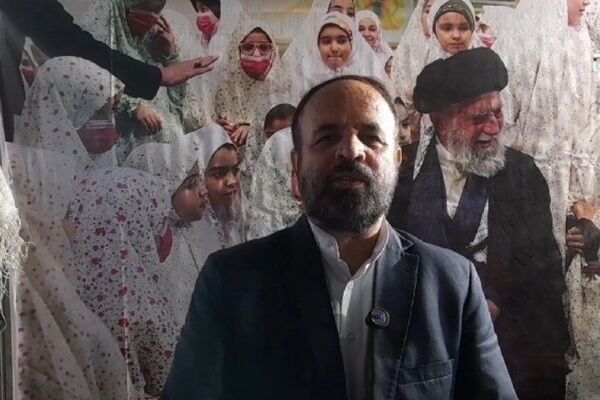 برپایی غرفه‌های فرهنگی و هنری در مسیر راهپیمایی کودکان جلوه‌ای از نشاط، همدلی و استعدادهای کودکان است 