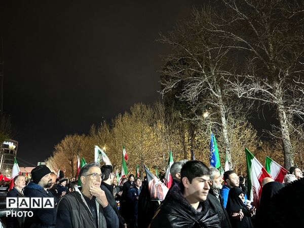 مردم همیشه در صحنه کرج در راهپیمایی هر شب 
