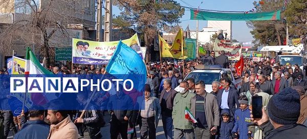 حضور پر شور مردم ساوه در یوم الله ۲۲ بهمن