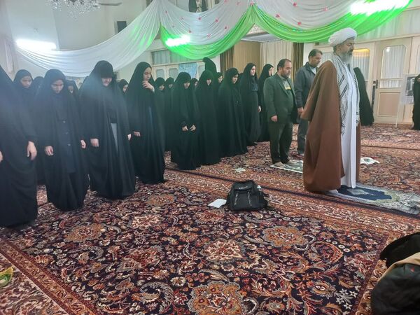 بازدید امام جمعه کاشمر از مسابقات قرآن، عترت و نماز ویژه دختران شهرستان کاشمر 