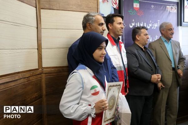 تجلیل از برگزیدگان کشوری پویش‌های «رمضان پویا» و «سفیر سلامت» در پاکدشت