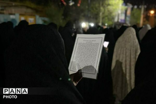 شکوه اقتدار؛ اقامه نماز استغاثه در راهپیمایی شبانه فاز۲ اندیشه 