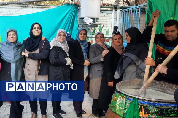 مراسم پخت سمنو در مدرسه حضرت ولیعصر(عج) ناحیه یک شهرری