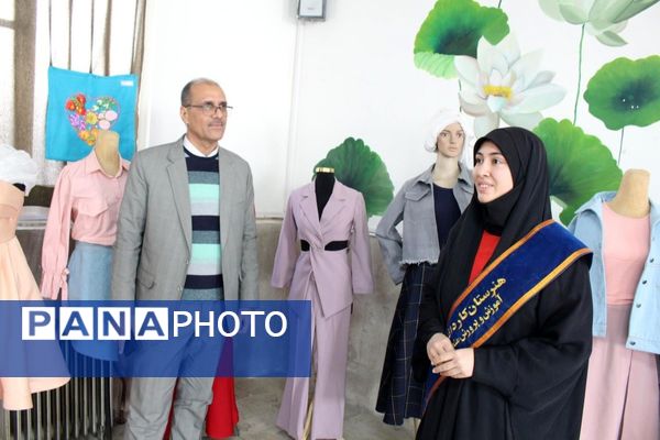 نمایشگاه هنرجویان هنرستان حافظ به‌مناسبت ایام دهه فجر