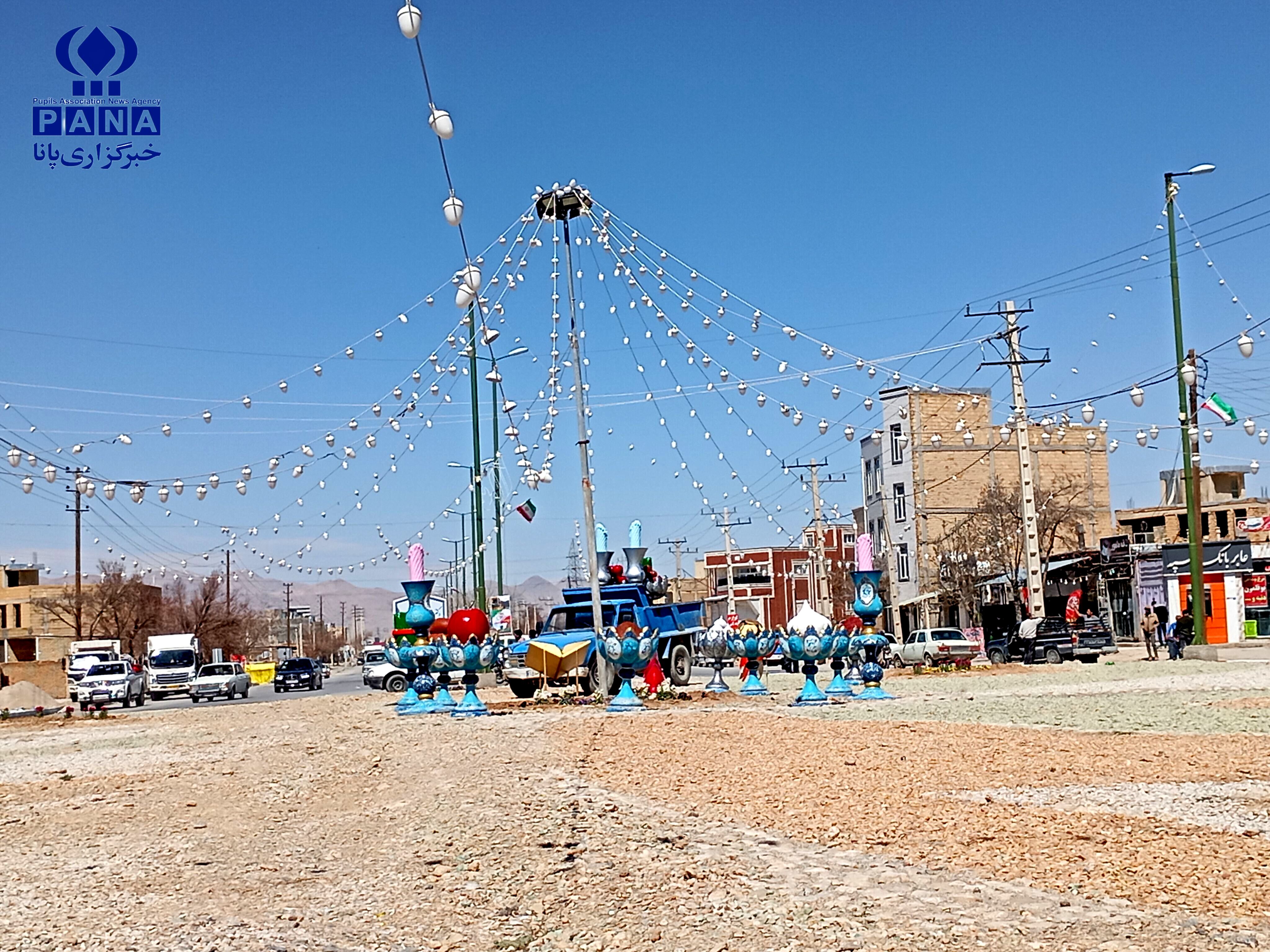 استقبال از نوروز با سفره هفت‌سین میدان فرادنبه