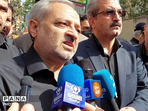 آخرین بدرقه؛فرهنگیان و دانش‌آموزان در سوگ رهبر شهیدشان