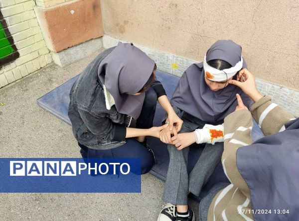 مانور سراسری زلزله در دبیرستان حداد 