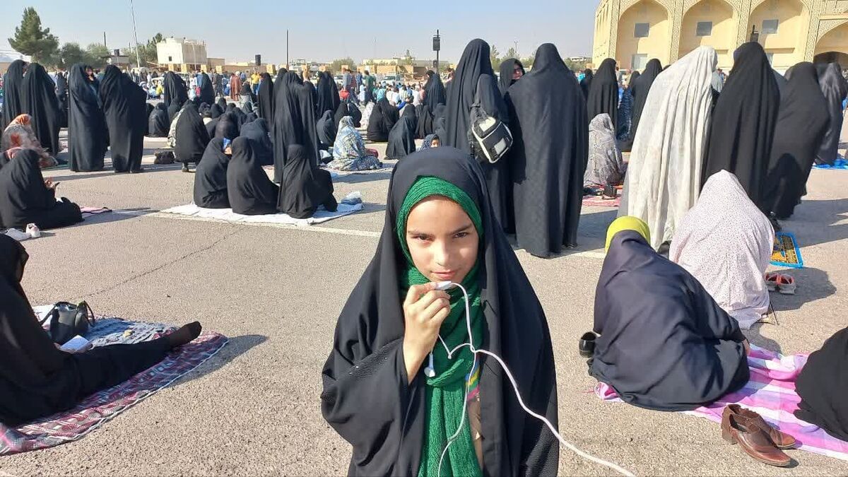 برپایی نماز عید فطر در مصلای میبد/ فیلم