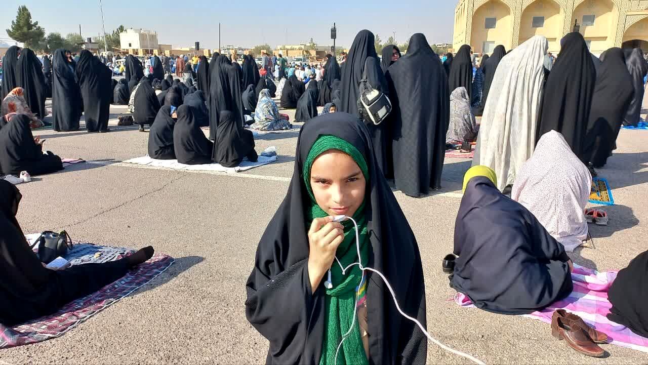 برپایی نماز عید فطر در مصلای میبد/ فیلم