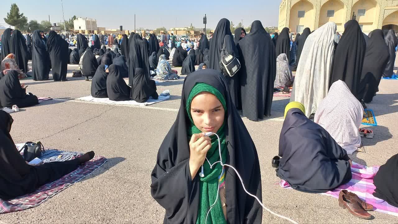 برپایی نماز عید فطر در مصلای میبد/ فیلم