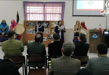 بازدید معاون پرورشی آموزش و پرورش استان اصفهان از آثار هنری دانش‌آموزان هنرستان نرگس