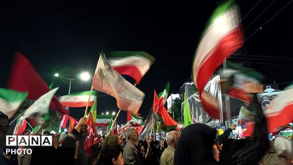 خروش ملت ایران در شب نود و پنجم حماسه میدان داری-١