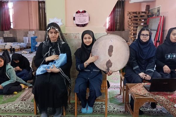 تجلی هنر و خلاقیت دانش‌آموزی در دبیرستات حضرت رقیه ورامین