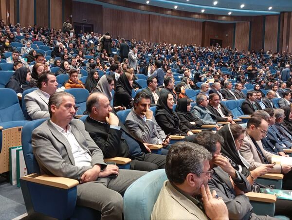 آیین تجلیل از واحدهای نمونه استاندارد و سفیران دانش‌آموزی استاندارد
