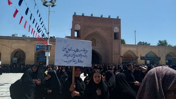 تشییع شهید مدافع امنیت همزمان با روز ملی حجاب در نیشابور