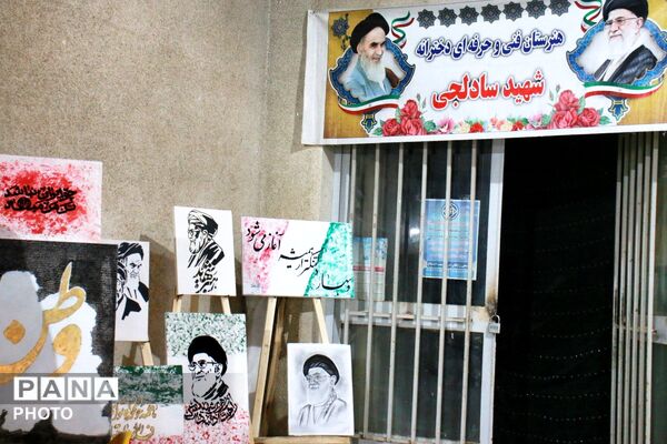 غرفه هنری هنرجویان هنرستان شهید سادلجی در کبودراهنگ 