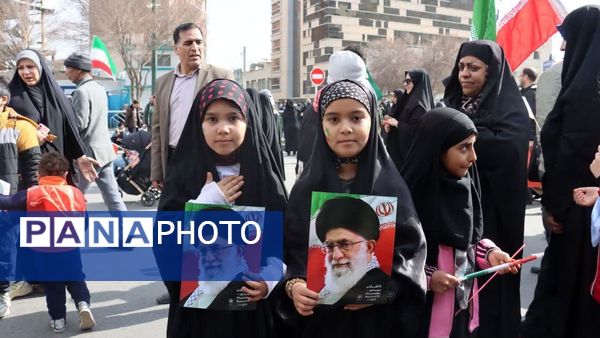 حضور پرشور مردم مشهد در راهپیمایی ۲۲بهمن 