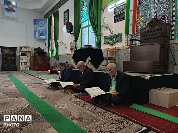 قرائت قرآن، نماز جماعت و افطار در مسجد خاتم پیامبران 