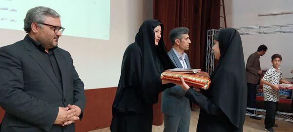 مراسم تجلیل از برگزیدگان نوجوان سالم