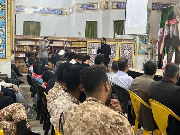 حضور قائم‌مقام معاون وزیر در سازمان دانش‌آموزی در  راهپیمایی ۱۳ آبان شهرک مروارید بندرعباس