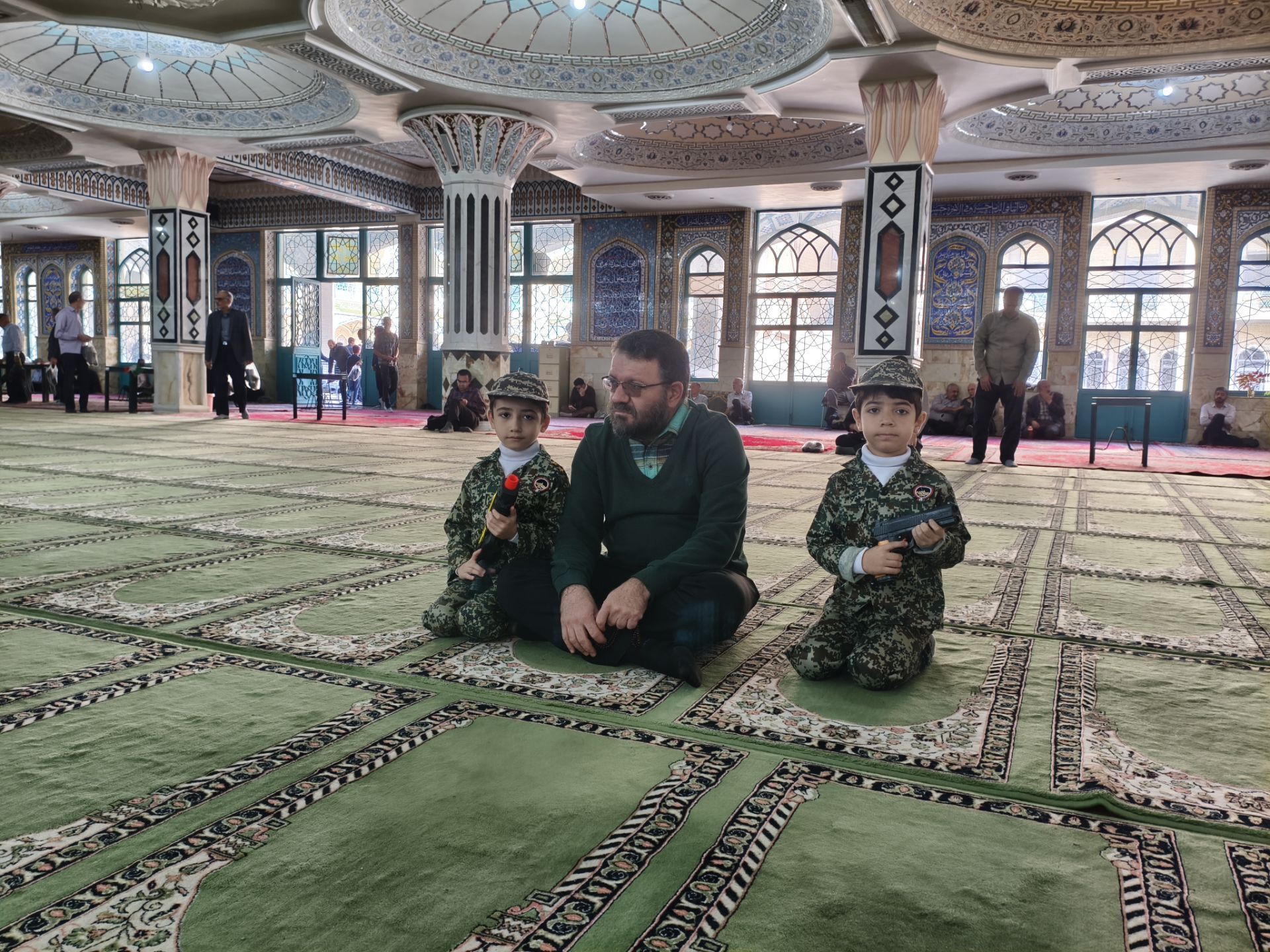 میعادگاه دانش‌آموزان با نماز جمعه