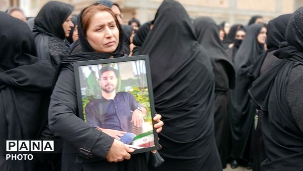 مراسم تشییع شهید مدافع وطن داود خزایی در شهر فیروزان