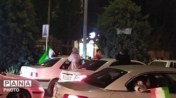 حضور دهه نودی ها در رژه ماشینی بلوار فضل نیشابور 