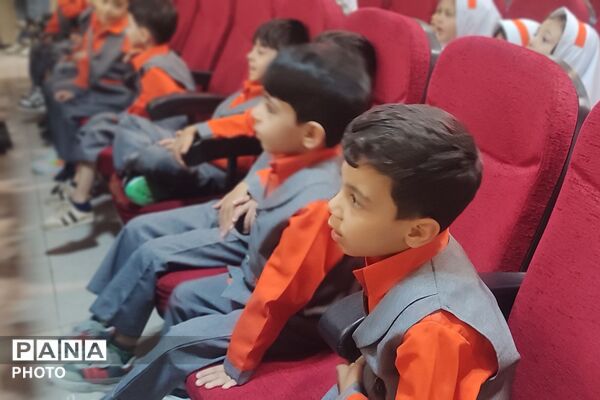 جشن غنچه‌ها در شهرستان رباط‌کریم